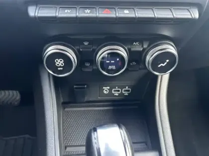 Photo 28 Renault Captur  E-Tech 145 - 21