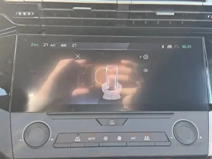 Photo 18 Peugeot 308  Hybrid 145 e-DCS6