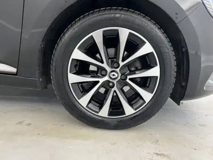 Photo 20 Renault Clio Gén. V (BJA) Ph1 Intens 5