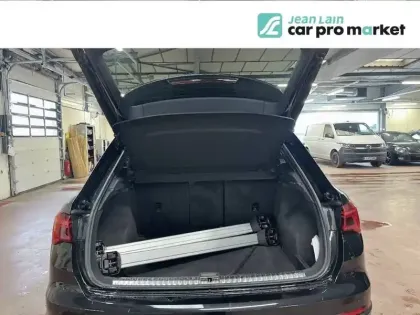 Photo 13 Audi Q3  45 TFSI 230 ch S tronic 7 Quattro