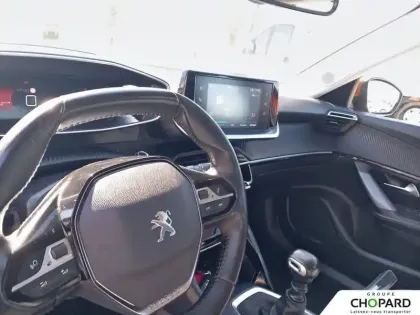 Photo 11 Peugeot 2008  PureTech 100 S&S BVM6