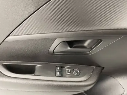 Photo 50 Peugeot 208  BLUEHDI 100 S&S BVM6