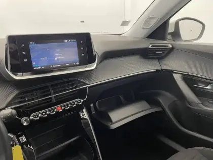 Photo 16 Peugeot 2008  BlueHDi 130 S&S EAT8