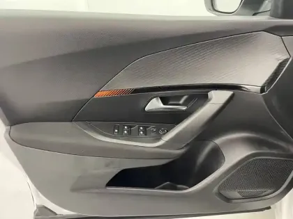 Photo 33 Peugeot 2008  BlueHDi 130 S&S EAT8