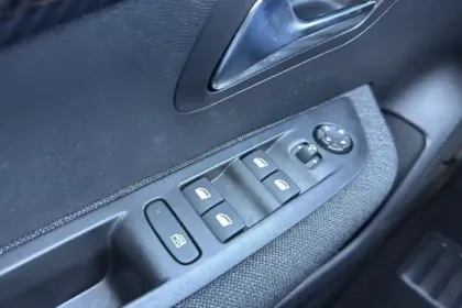 Photo 19 Peugeot 208  Hybrid 110 ch e-DCS6