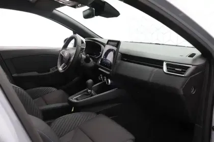 Photo 8 Renault Clio  E-Tech full hybrid 145 ch GSR2