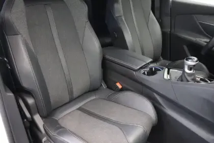 Photo 10 Peugeot 5008  PureTech 130ch S&S BVM6