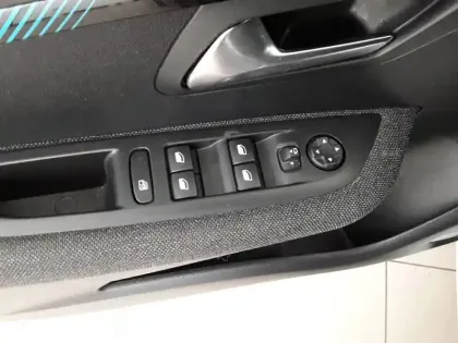 Photo 21 Peugeot 208 Gén. II Ph1 NG Style 5