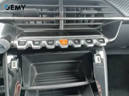 Photo 16 Peugeot 2008  Electrique 136 ch