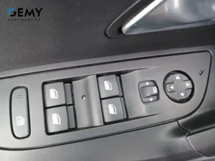 Photo 11 Peugeot 2008  Electrique 136 ch