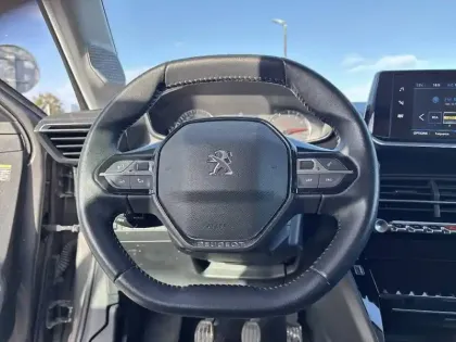 Photo 8 Peugeot 208  PureTech 100 S&S BVM6