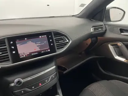 Photo 29 Peugeot 308  PureTech 130ch S&S BVM6