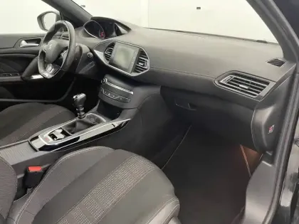 Photo 32 Peugeot 308  PureTech 130ch S&S BVM6