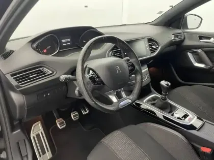 Photo 23 Peugeot 308  PureTech 130ch S&S BVM6