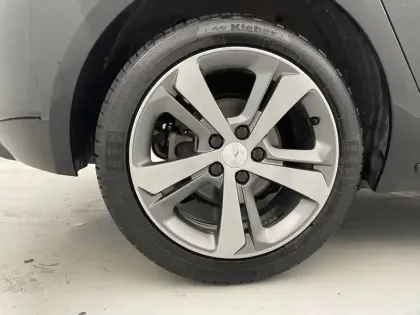 Photo 16 Peugeot 308  PureTech 130ch S&S BVM6