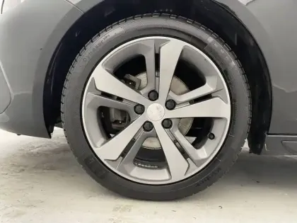 Photo 18 Peugeot 308  PureTech 130ch S&S BVM6