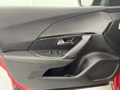 Photo 24 Peugeot 2008  BlueHDi 100 S&S BVM6