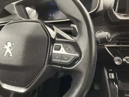 Photo 16 Peugeot 208  PureTech 100 S&S EAT8