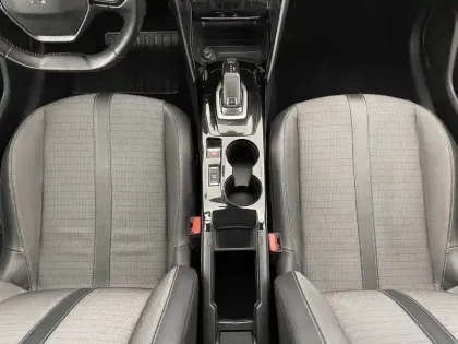 Photo 59 Peugeot 208  PureTech 100 S&S EAT8