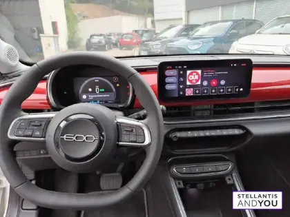 Photo 7 Fiat 600 e 54 kWh 156 ch