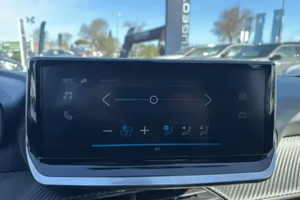 Photo 15 Peugeot 208  Hybrid 110 ch e-DCS6