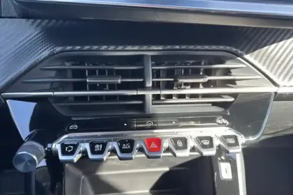 Photo 18 Peugeot 208  Hybrid 110 ch e-DCS6