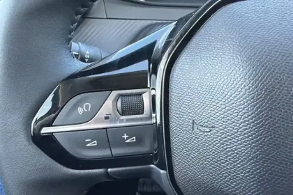 Photo 20 Peugeot 208  Hybrid 110 ch e-DCS6