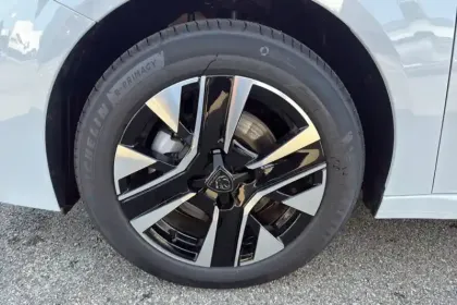 Photo 8 Peugeot 208  Hybrid 110 ch e-DCS6