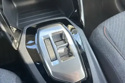 Photo 19 Peugeot 208  Hybrid 110 ch e-DCS6