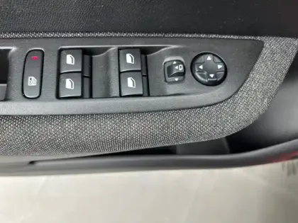 Photo 17 Peugeot 208  PureTech 75 S&S BVM5