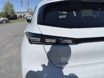 Photo 16 Peugeot 308  PHEV 180 e-EAT8