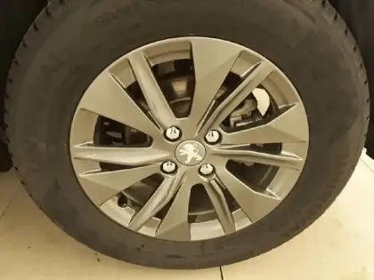 Photo 36 Peugeot 2008  Electrique 136 ch