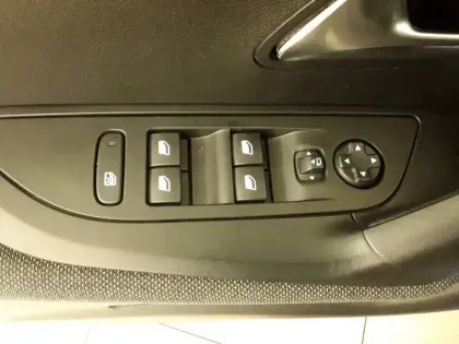 Photo 21 Peugeot 2008 Gén. II Ph1 NG Style 5