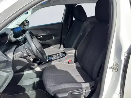 Photo 10 Peugeot 2008  PureTech 130 S&S EAT8