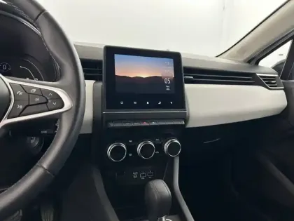 Photo 16 Renault Clio  E-Tech full hybrid 145