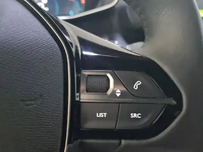 Photo 49 Peugeot 2008  PureTech 130 S&S BVM6