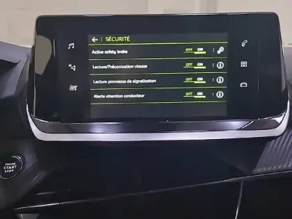Photo 43 Peugeot 2008  PureTech 130 S&S BVM6