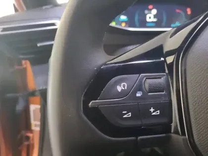 Photo 48 Peugeot 2008  PureTech 130 S&S BVM6