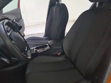 Photo 32 Peugeot 2008  PureTech 130 S&S BVM6