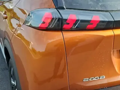 Photo 16 Peugeot 2008  PureTech 130 S&S BVM6