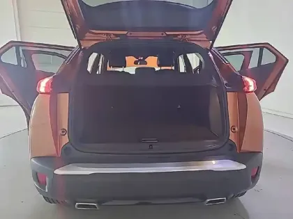 Photo 27 Peugeot 2008  PureTech 130 S&S BVM6