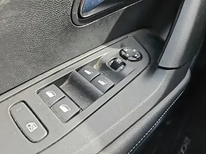 Photo 20 Peugeot 2008  PureTech 130 S&S BVM6