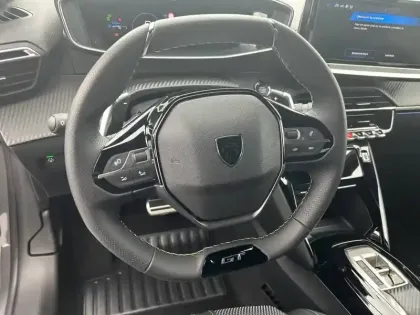 Photo 8 Peugeot 208  Hybrid 145 ch e-DCS6