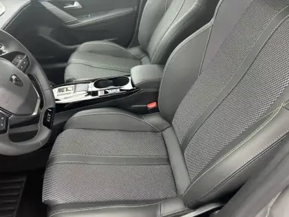 Photo 10 Peugeot 208  Hybrid 145 ch e-DCS6