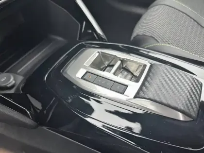 Photo 13 Peugeot 208  Hybrid 145 ch e-DCS6