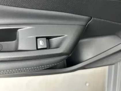 Photo 17 Peugeot 308  SW Hybrid 145 e-DCS6