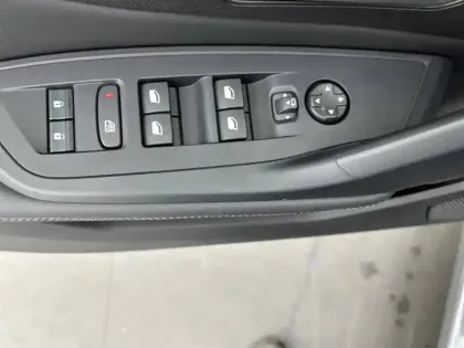 Photo 18 Peugeot 308  SW Hybrid 145 e-DCS6