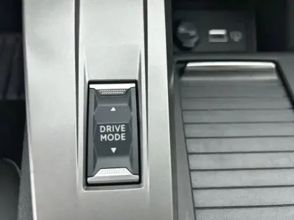 Photo 27 Peugeot 308  SW Hybrid 145 e-DCS6