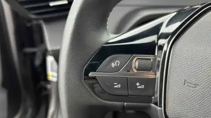 Photo 13 Peugeot 2008  PureTech 100 S&S BVM6