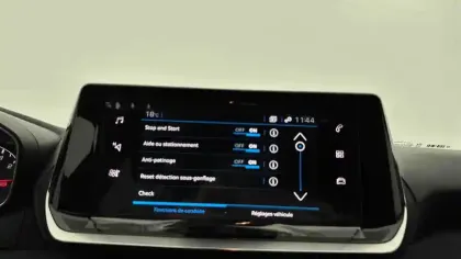 Photo 25 Peugeot 2008  PureTech 100 S&S BVM6